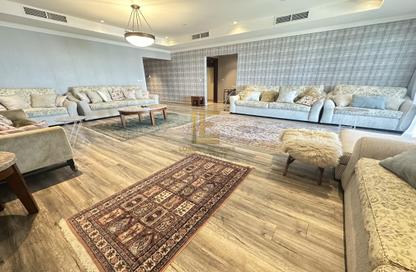 Apartment - 2 Bedrooms - 3 Bathrooms for rent in West Porto Drive - Porto Arabia - The Pearl Island - Doha