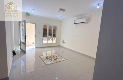 Villa - 5 - 4 for rent in Izghawa - Izghawa - Doha
