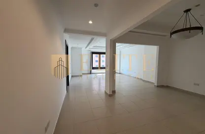 Apartment - 1 Bedroom - 2 Bathrooms for rent in East Porto Drive - Porto Arabia - The Pearl Island - Doha