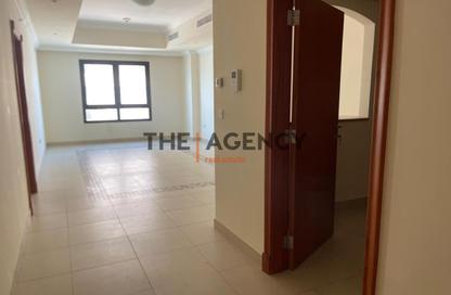 Apartment - 1 Bedroom - 2 Bathrooms for rent in Porto Arabia Townhouses - Porto Arabia - The Pearl Island - Doha Apartment - 1 Bedroom - 2 Bathrooms for rent in Porto Arabia Townhouses - Porto Arabia - The Pearl Island - Doha