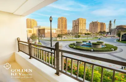 Townhouse - 2 Bedrooms - 4 Bathrooms for rent in Abraj Bay - Abraj Quartiers - The Pearl Island - Doha