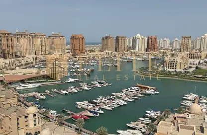شقة - 4 غرف نوم - 5 حمامات للايجار في طريق بورتو الشرقي - بورتو أرابيا - جزيرة اللؤلؤة - الدوحة