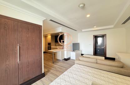 Apartment - Studio - 1 Bathroom for rent in Viva West - Viva Bahriyah - The Pearl Island - Doha
