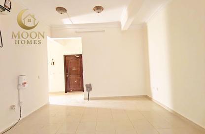 Apartment - 1 Bedroom - 1 Bathroom for rent in Umm Ghuwailina 4 - Umm Ghuwailina - Doha