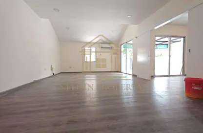 Villa - 4 Bedrooms - 4 Bathrooms for rent in Ramada Commercial Building - Al Rawabi Street - Al Muntazah - Doha
