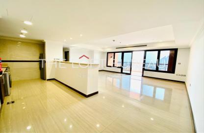 Apartment - 2 Bedrooms - 3 Bathrooms for rent in West Porto Drive - Porto Arabia - The Pearl Island - Doha