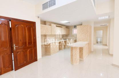 Apartment - 2 Bedrooms - 3 Bathrooms for rent in Fereej Bin Mahmoud North - Fereej Bin Mahmoud - Doha