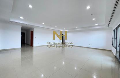 Apartment - 3 Bedrooms - 4 Bathrooms for rent in West Porto Drive - Porto Arabia - The Pearl Island - Doha