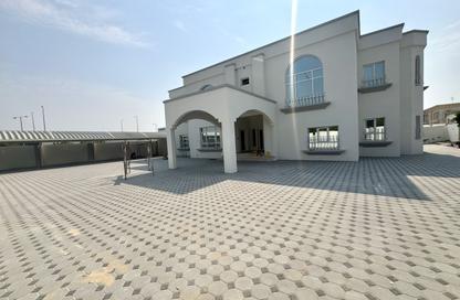 Villa - 5 Bedrooms - 5 Bathrooms for rent in Omar Al Mukhtar Street - Diplomatic Area - Doha