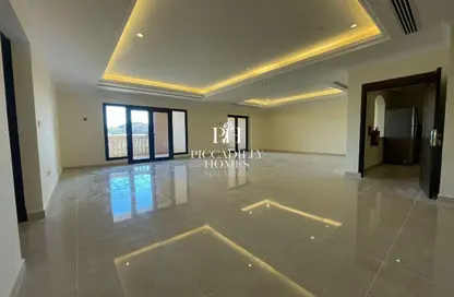 Apartment - 2 Bedrooms - 3 Bathrooms for rent in Tower 28 - Porto Arabia - The Pearl Island - Doha