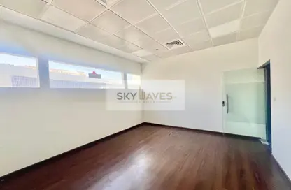 Office Space - 5 Bedrooms - 2 Bathrooms for rent in Al Sadd Road - Al Sadd - Doha