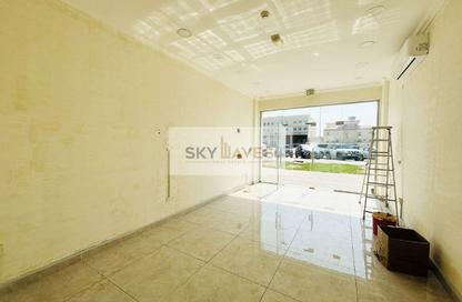 Retail - Studio - 1 Bathroom for rent in Abu Hamour - Doha