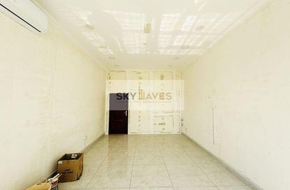 Retail - Studio - 1 Bathroom for rent in Abu Hamour - Doha