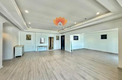 Apartment - 2 Bedrooms - 3 Bathrooms for rent in East Porto Drive - Porto Arabia - The Pearl Island - Doha