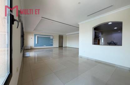 Apartment - 3 Bedrooms - 5 Bathrooms for rent in West Porto Drive - Porto Arabia - The Pearl Island - Doha Apartment - 3 Bedrooms - 5 Bathrooms for rent in West Porto Drive - Porto Arabia - The Pearl Island - Doha