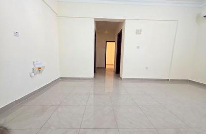 Apartment - 2 Bedrooms - 2 Bathrooms for rent in Bin Omran 35 - Fereej Bin Omran - Doha