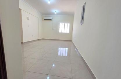 Apartment - 2 Bedrooms - 2 Bathrooms for rent in Bin Omran 35 - Fereej Bin Omran - Doha