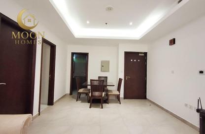 Apartment - 1 Bedroom - 2 Bathrooms for rent in Umm Ghuwailina 4 - Umm Ghuwailina - Doha