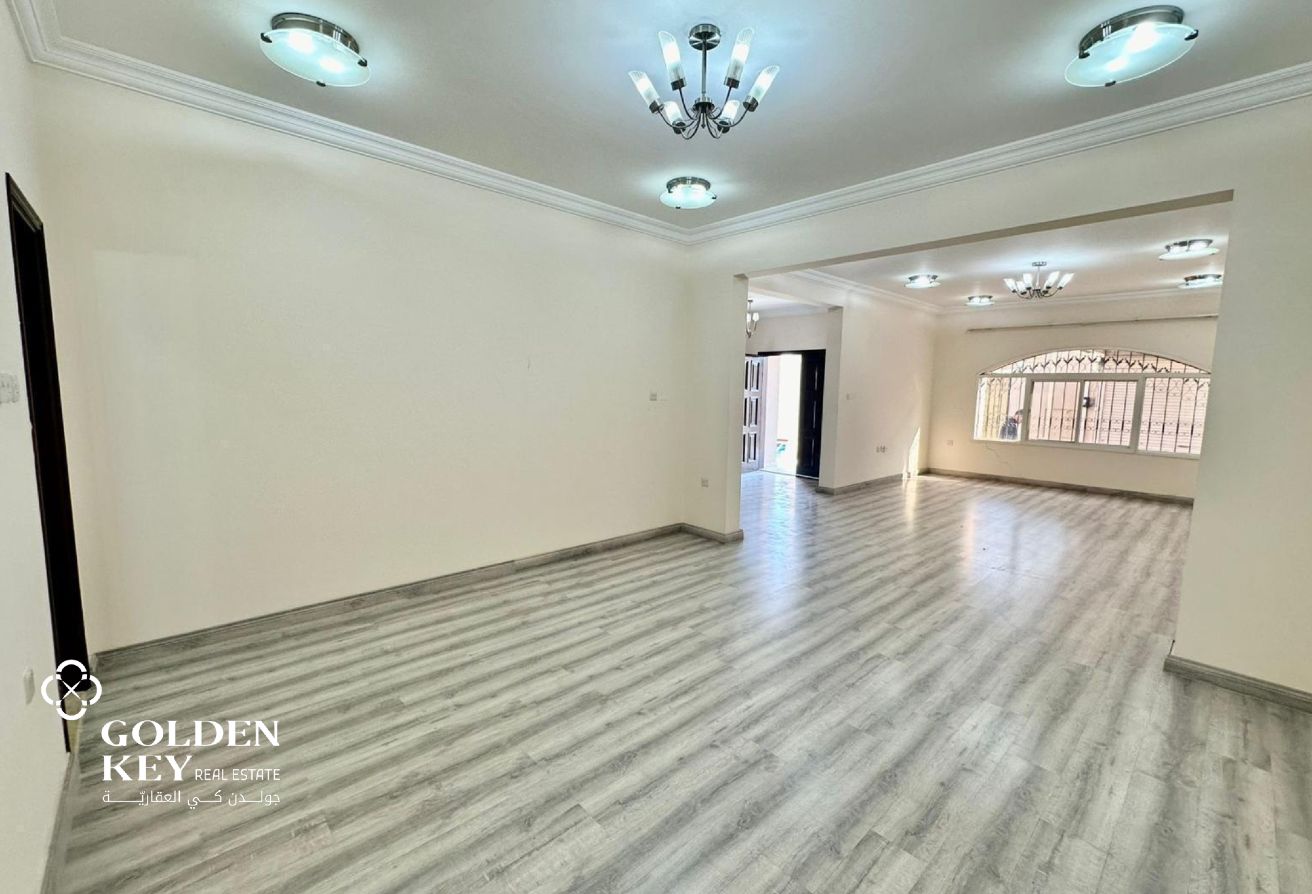Amazing 5BR+Maid Villa with Private Pool in Duhail