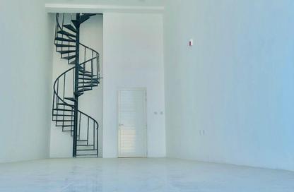 Shop - Studio - 1 Bathroom for rent in Al Nuaija - Doha