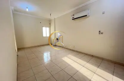 Apartment - 2 Bedrooms - 2 Bathrooms for rent in Anas Street - Fereej Bin Mahmoud North - Fereej Bin Mahmoud - Doha
