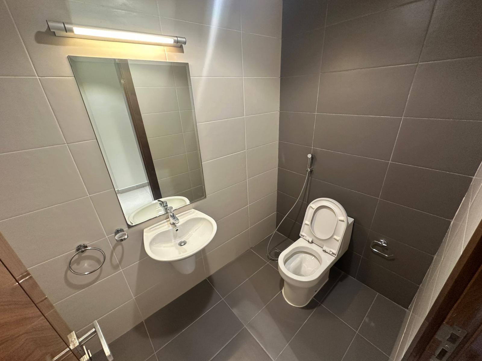 Luxury 2BHK Fully Furnished Apartment in Marina thumbnail 9