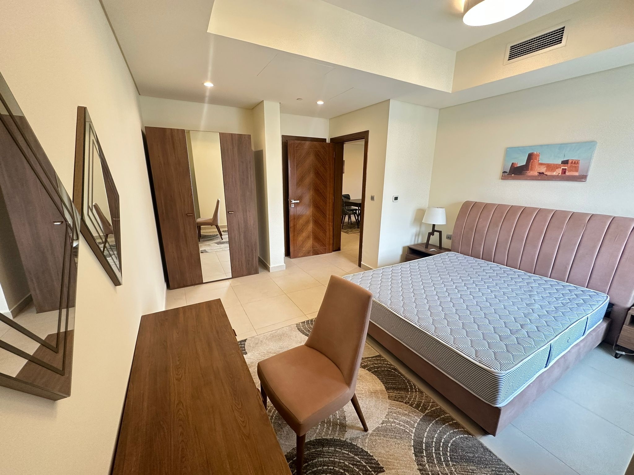 Luxury 2BHK Fully Furnished Apartment in Marina thumbnail 12