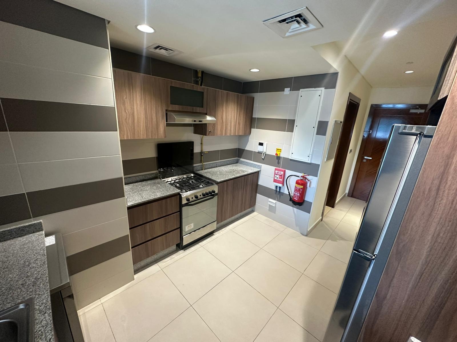 Luxury 2BHK Fully Furnished Apartment in Marina thumbnail 8