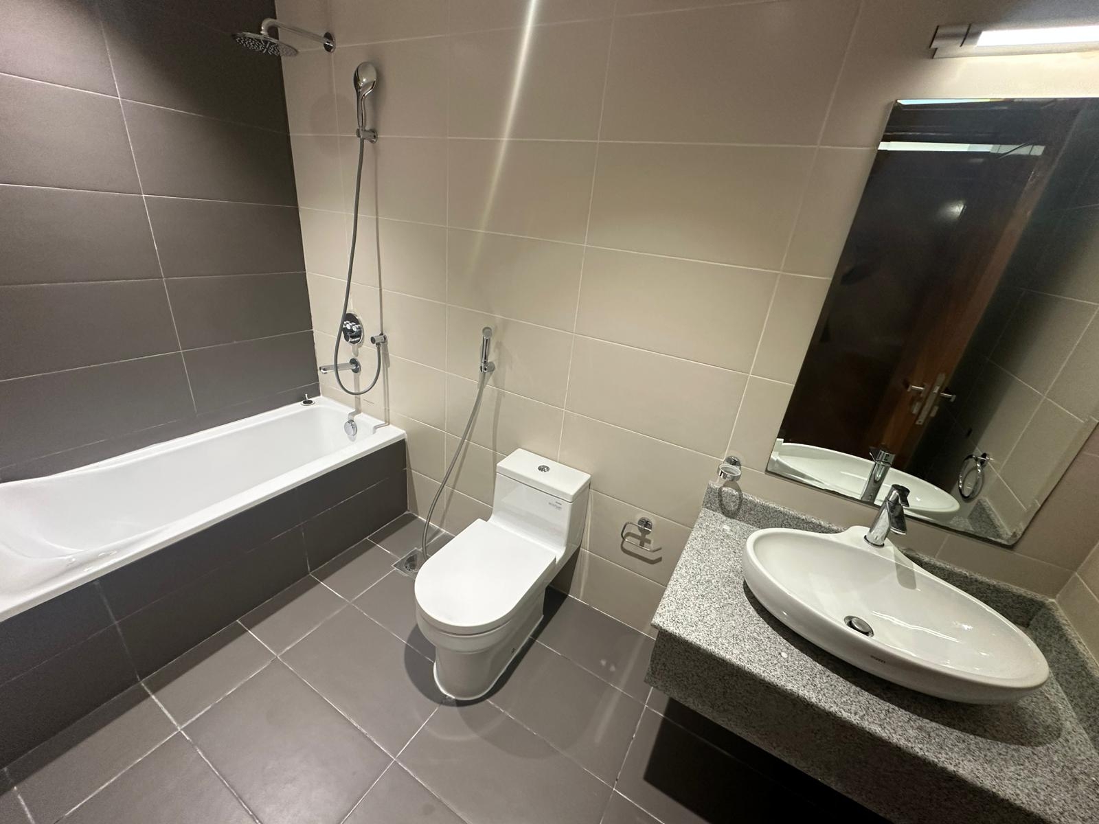 Luxury 2BHK Fully Furnished Apartment in Marina thumbnail 11