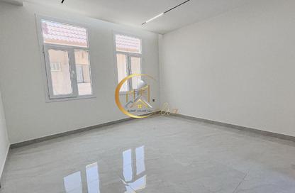 Apartment - 1 Bedroom - 2 Bathrooms for rent in Bin Omran 28 - Fereej Bin Omran - Doha Apartment - 1 Bedroom - 2 Bathrooms for rent in Bin Omran 28 - Fereej Bin Omran - Doha