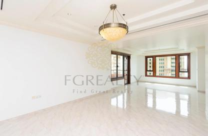 Apartment - 2 Bedrooms - 1 Bathroom for rent in East Porto Drive - Porto Arabia - The Pearl Island - Doha