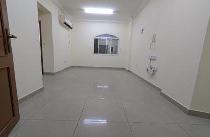 Apartment - 3 Bedrooms - 3 Bathrooms for rent in Al Mansoura - Al Mansoura - Doha