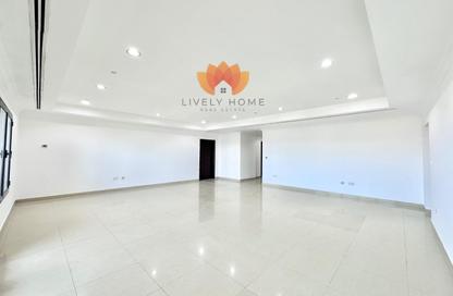 Apartment - 3 Bedrooms - 5 Bathrooms for rent in West Porto Drive - Porto Arabia - The Pearl Island - Doha Apartment - 3 Bedrooms - 5 Bathrooms for rent in West Porto Drive - Porto Arabia - The Pearl Island - Doha