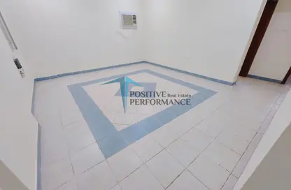Apartment - 2 Bedrooms - 2 Bathrooms for rent in Thabit Bin Zaid Street - Al Mansoura - Doha