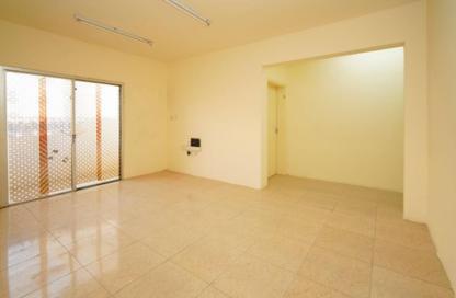 Apartment - 3 Bedrooms - 2 Bathrooms for rent in Bin Dirham 2 - Al Mansoura - Doha