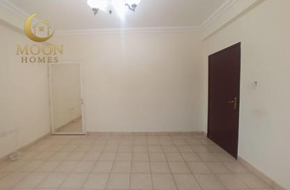Apartment - 2 Bedrooms - 2 Bathrooms for rent in Umm Ghuwailina 4 - Umm Ghuwailina - Doha