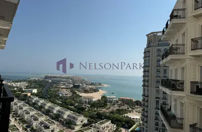 Apartment - 2 Bedrooms - 3 Bathrooms for sale in Floresta Gardens - Floresta Gardens - The Pearl Island - Doha