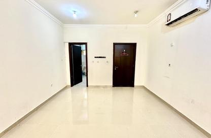 Apartment - Studio - 1 Bathroom for rent in Al Hanaa Street - Al Gharrafa - Doha