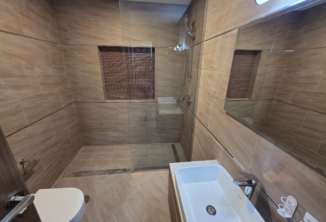 COZY 2 BHK FF HIGHER FLOOR WITH 3 BALCONIES thumbnail 8