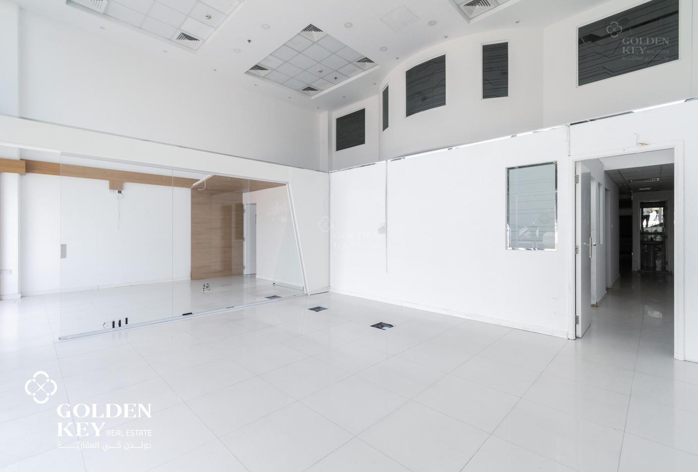 High Traffic | Ready Showroom +9 Months Grace