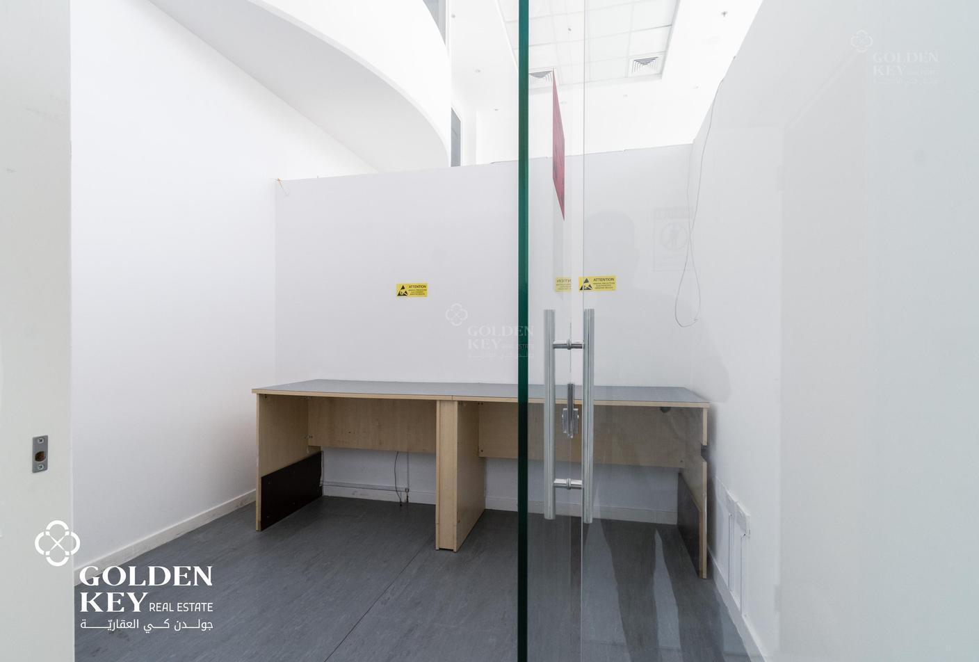 High Traffic | Ready Showroom +9 Months Grace