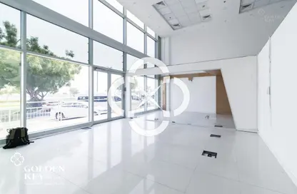 معرض - استوديو - 2 حمامات للايجار في ذا كوميرشال أفينوو - أم السنيم - الدوحة