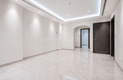 Apartment - 1 Bedroom - 2 Bathrooms for sale in East Porto Drive - Porto Arabia - The Pearl Island - Doha Apartment - 1 Bedroom - 2 Bathrooms for sale in East Porto Drive - Porto Arabia - The Pearl Island - Doha
