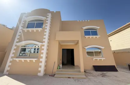 Villa - 5 Bedrooms - 4 Bathrooms for rent in Bu Hamour Street - Abu Hamour - Doha