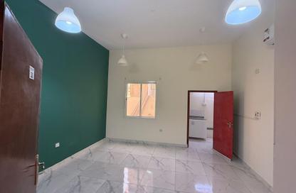 Apartment - Studio - 1 Bathroom for rent in Al Azizia Street - Al Aziziyah - Doha