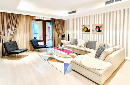 Apartment - 2 Bedrooms - 3 Bathrooms for sale in West Porto Drive - Porto Arabia - The Pearl Island - Doha