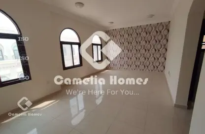 مجمع سكني - 4 غرف نوم - 5 حمامات للايجار في اللقطة - اللقطة - الدوحة