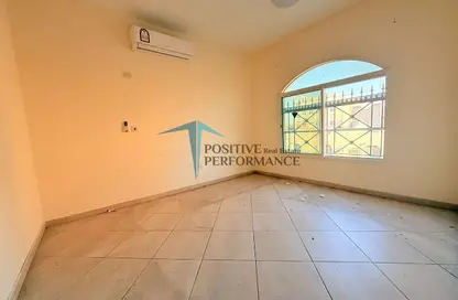 شقة - 2 غرف نوم - 2 حمامات للايجار في شارع المطار القديم - طريق المطار القديم - الدوحة