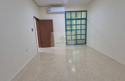 Apartment - 2 Bedrooms - 2 Bathrooms for rent in Umm Ghwailina Comm - Umm Ghuwalina - Umm Ghuwailina - Doha Apartment - 2 Bedrooms - 2 Bathrooms for rent in Umm Ghwailina Comm - Umm Ghuwalina - Umm Ghuwailina - Doha