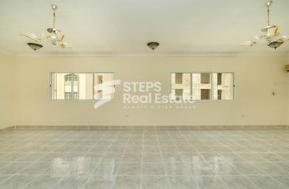 Apartment - 3 Bedrooms - 3 Bathrooms for rent in Anas Street - Fereej Bin Mahmoud North - Fereej Bin Mahmoud - Doha